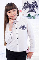 Блузка шкільна з декором у формі вишитого банта мод. 5025