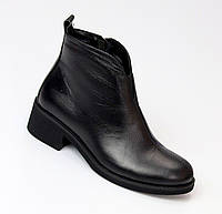 Женские кожаные ботинкина низком каблуке ботильоны демисезонные черные натуральная кожа