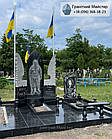 Гранітний пам'ятник військовому у формі тризубця П-159, фото 3