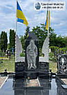 Гранітний пам'ятник військовому у формі тризубця П-159, фото 9