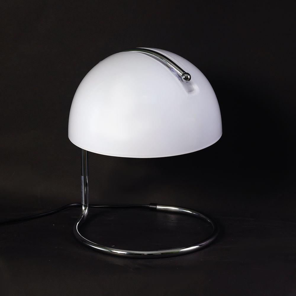 Лампа настільна декоративна біла