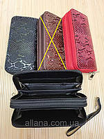 Стильный женский клатч из лаковой эко-кожи, кошелек женский 18х8см на замочках с ремешком на руку