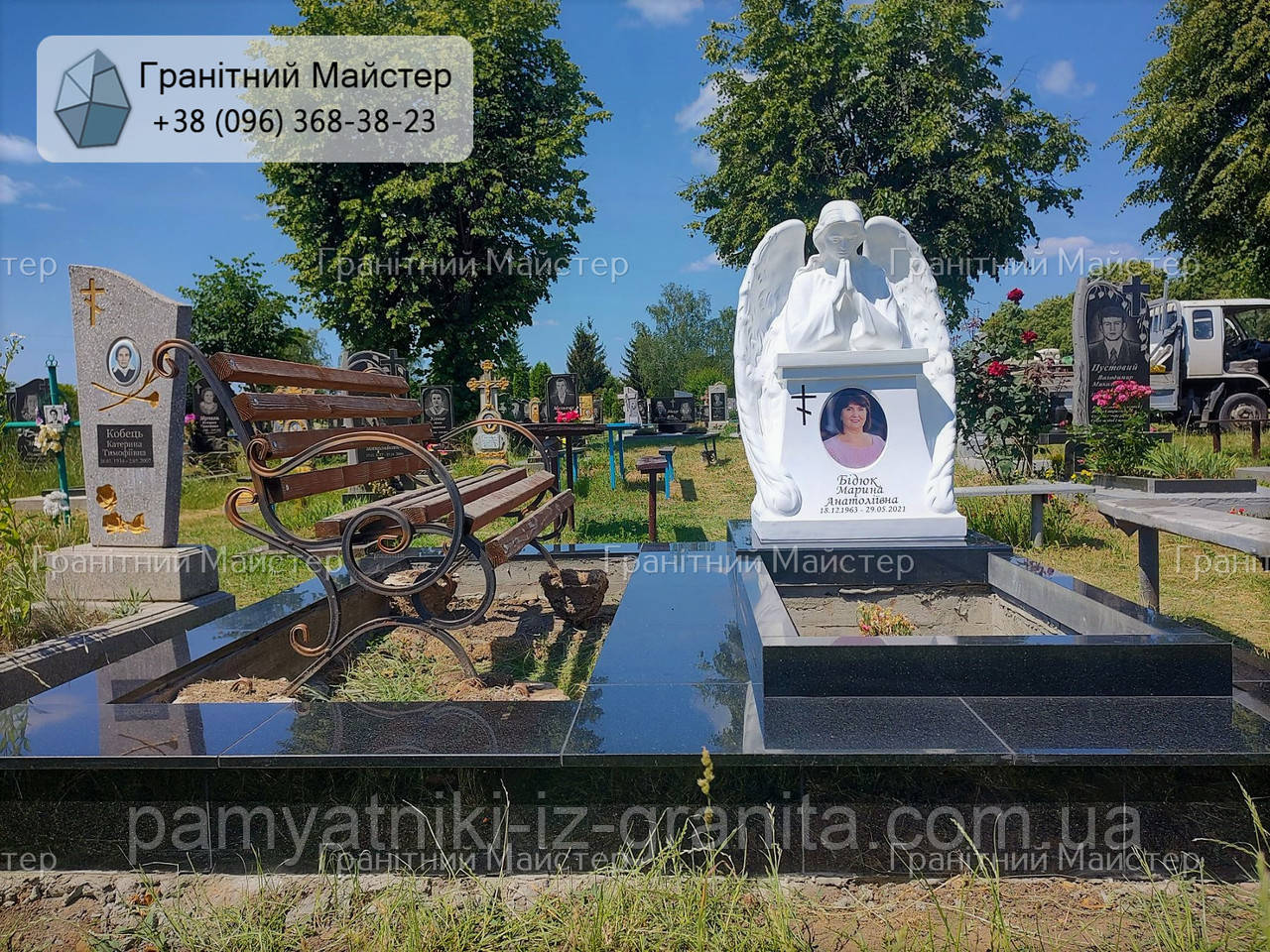 Сучасний пам'ятник жінці зі скульптурою ангела з мармуру П-162