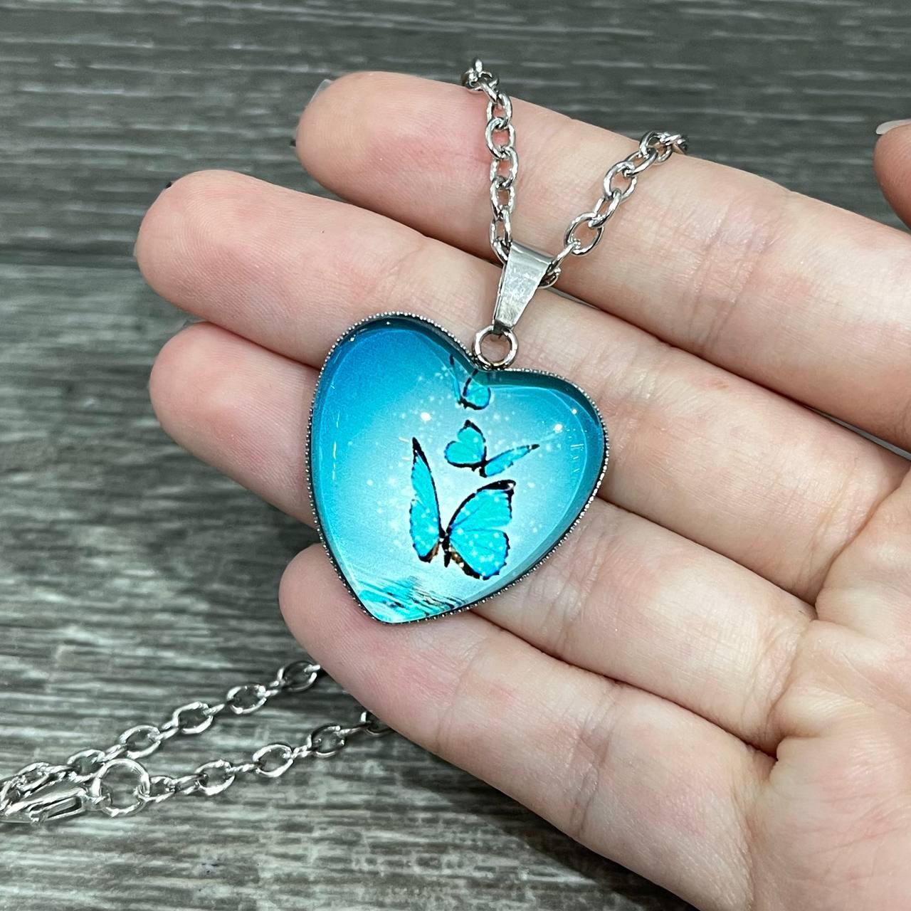 Кольє "Блакитні метелики в моєму серці" кулон на ланцюжку під срібло - оригінальний подарунок дівчині