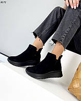 Женские черные ботинки натуральная замша на черной подошве с цепями Деми