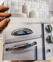 Підбір хромованих ручок для кухні