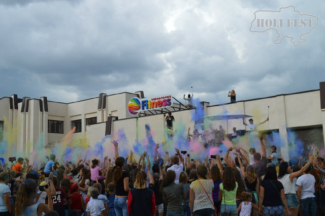 Яскравий Holi Fest пройшов у Павлограді! Яскравий Holi Fest пройшов у Павлограді!