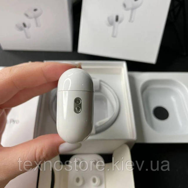 AirPods pro 第2世代 lightning 2024年12月新品交換済 Apple AirPods Pro 第2世代 MQD83J/A（充電ケース/Lightning