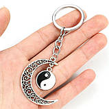 Брелок Місяць та інь-янь чорне і біле з місяцем амулет талісман, фото 2