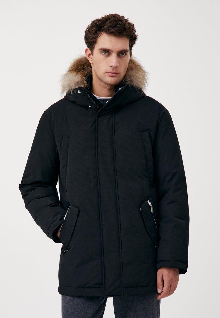 Подовжений чоловічий пуховик з хутром Finn Flare FAB21080-200 чорний 2XL, фото 1