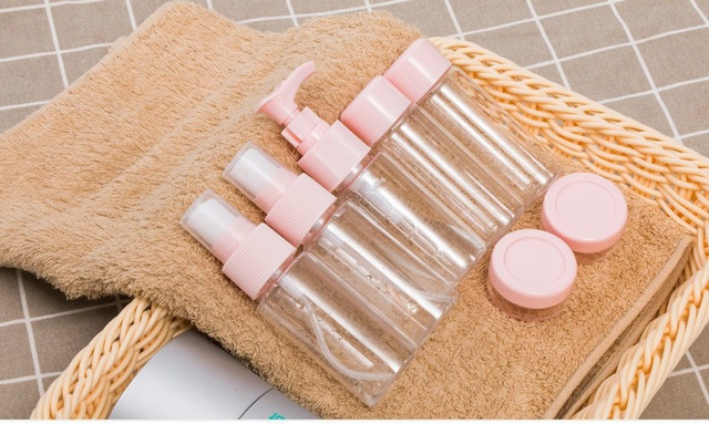 Дорожній набір флаконів для косметики 11 предметів у прозорій ...