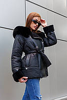 Куртка зимняя модная женская с капюшоном удлиненная с поясом меховый воротник черная