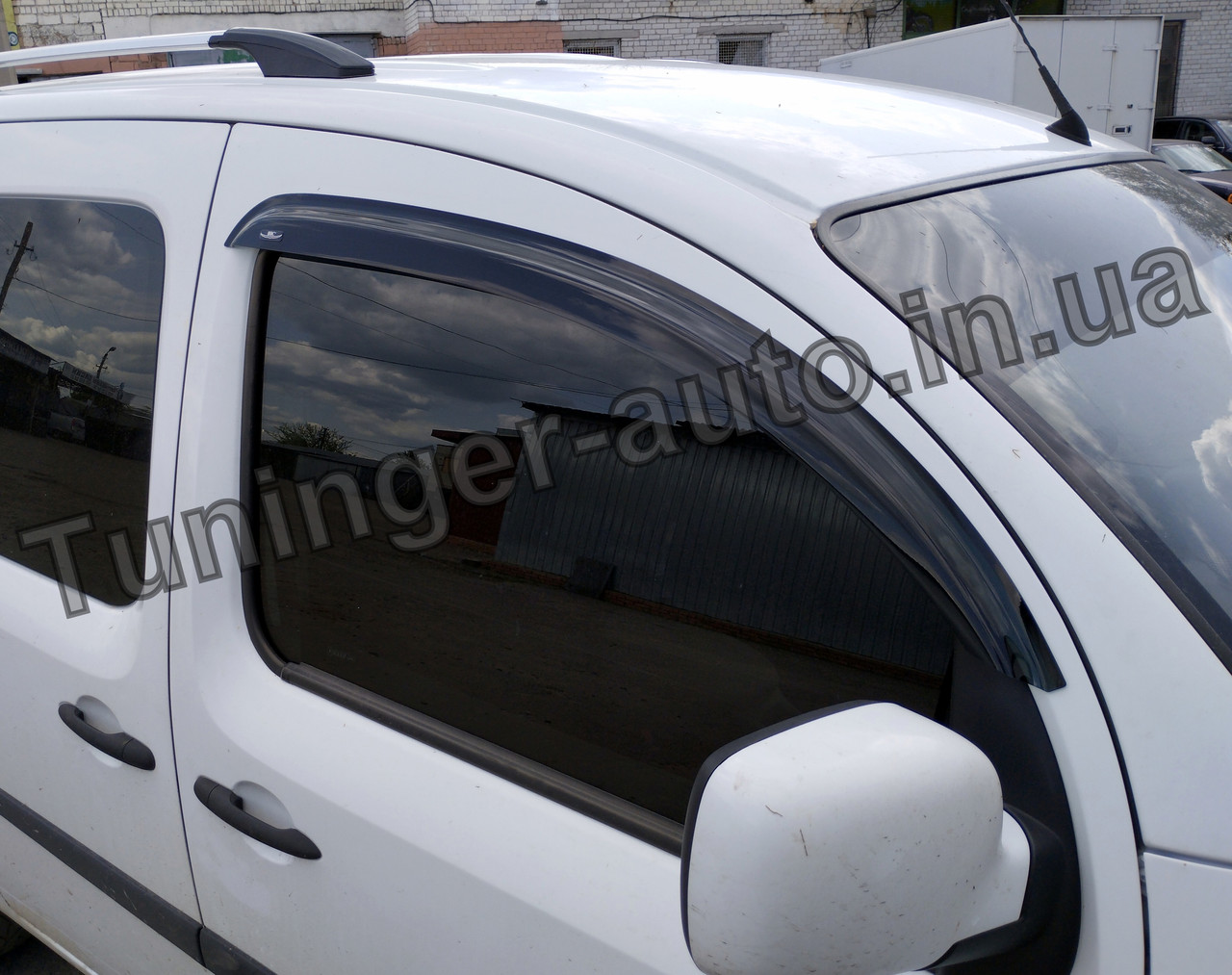 Дефлектори вікон (вітровики) Renault Kangoo 2008- (Hic)