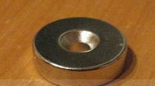 Неодимовий магніт під шуруп 15мм/3мм (1.5 кг)