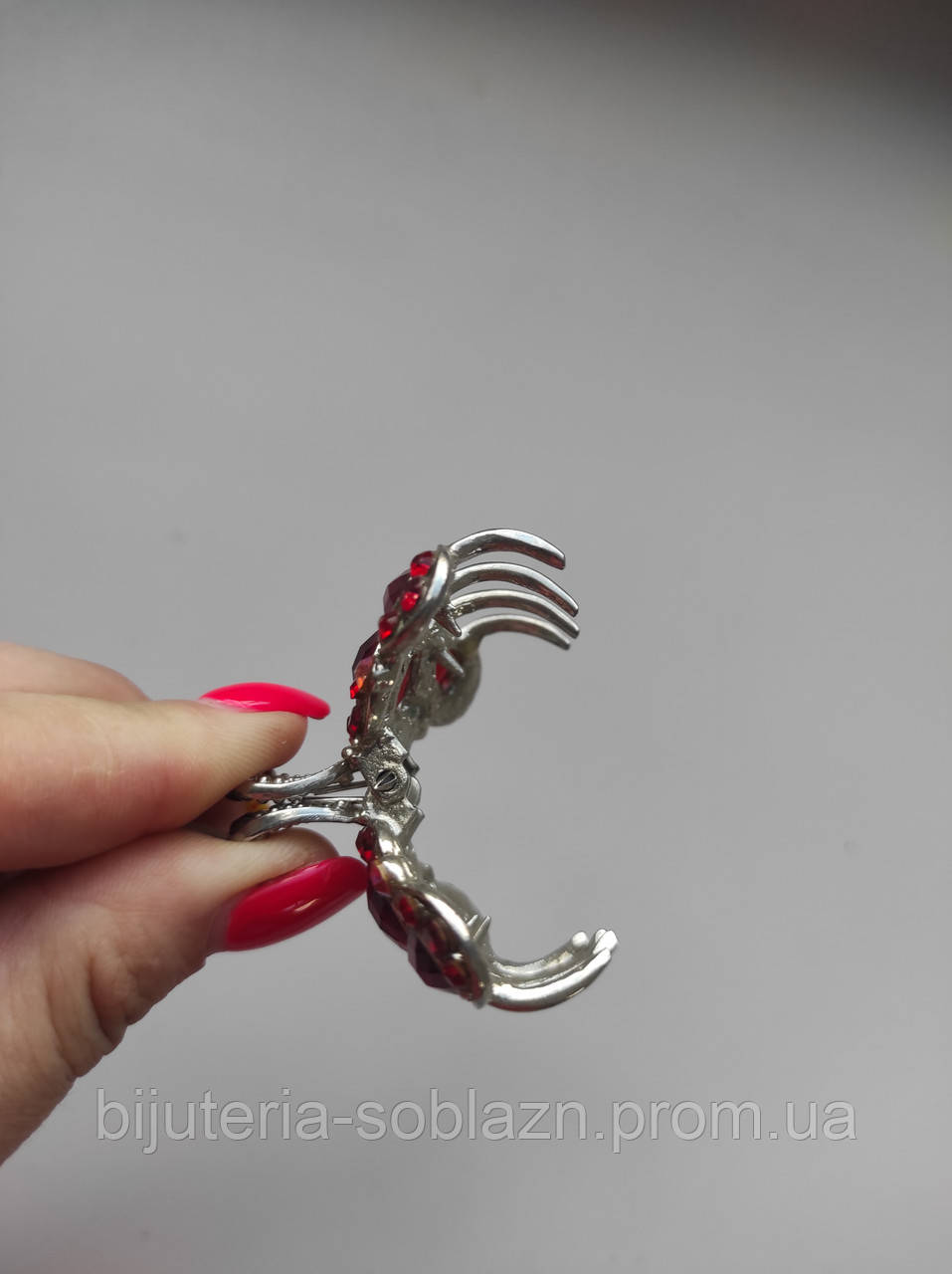 Серебристая Красная заколка краб для волос металл 4 см мальвинка со стразами - фото 7 - id-p1923389215
