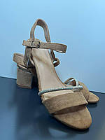 Женские бежевые босоножки на низком каблуке на лето - 37 размер