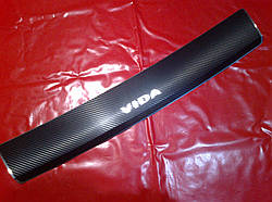 Накладка на задний бампер с загибом  карбон Zaz Vida