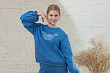 Дитячий світшот кольору джинс з об'ємними рукавами та білою вишивкою р. 104-170, фото 2
