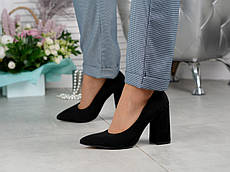 Чорні замшеві туфлі на стійкому підборі жіночі