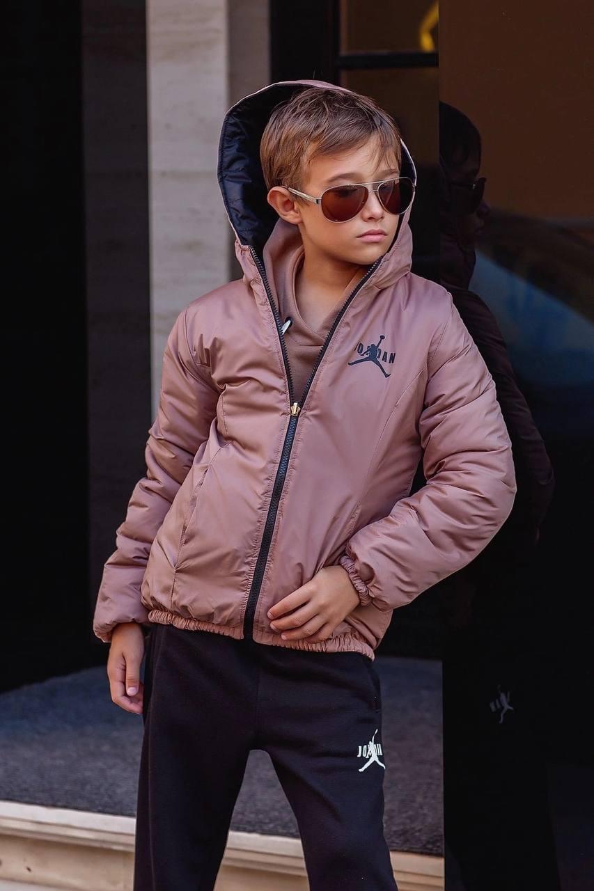 Стильная двухсторонняя демисезонная курточка "Jordan" на мальчика Двухсторонняя куртка с капюшоном на змейке 128-134, Бежевый - фото 5 - id-p1924034114