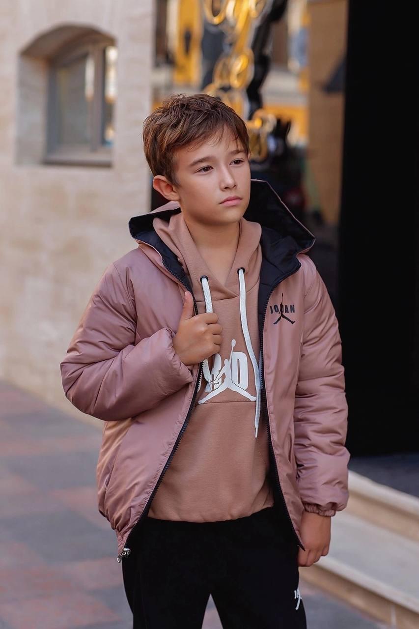 Стильная двухсторонняя демисезонная курточка "Jordan" на мальчика Двухсторонняя куртка с капюшоном на змейке 116-122, Бежевый - фото 7 - id-p1924034108