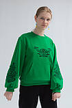Oversize світшот для дівчинки зеленого кольору з об'ємними рукавами та чорною вишивкою р. 104-170, фото 3