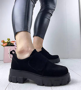 Жіночі туфлі на платформі чорні з натуральної замші з липучкою