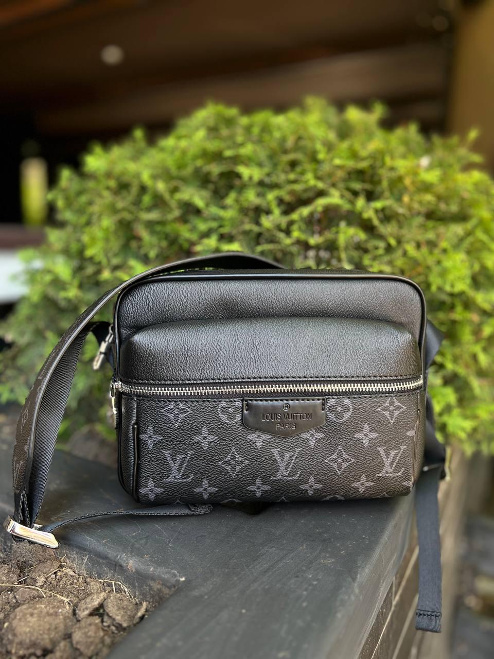 Чоловіча сумка через плече Louis Vuitton чорна монограм шкіряна Луї Віттон