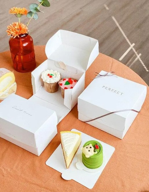 Картонная коробка белая для бенто торта 5 капкейков 250х250х110 мм - фото 9 - id-p1924485466