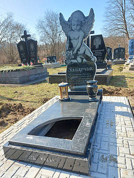 Дитячий Пам'ятник Ангел з сірого та чорного граніту 600*1200 Данина Ангелу-Хранителю