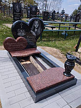 Дитячий пам'ятник  серце із чорного та червоного граніту Ніжне серце 600*1200