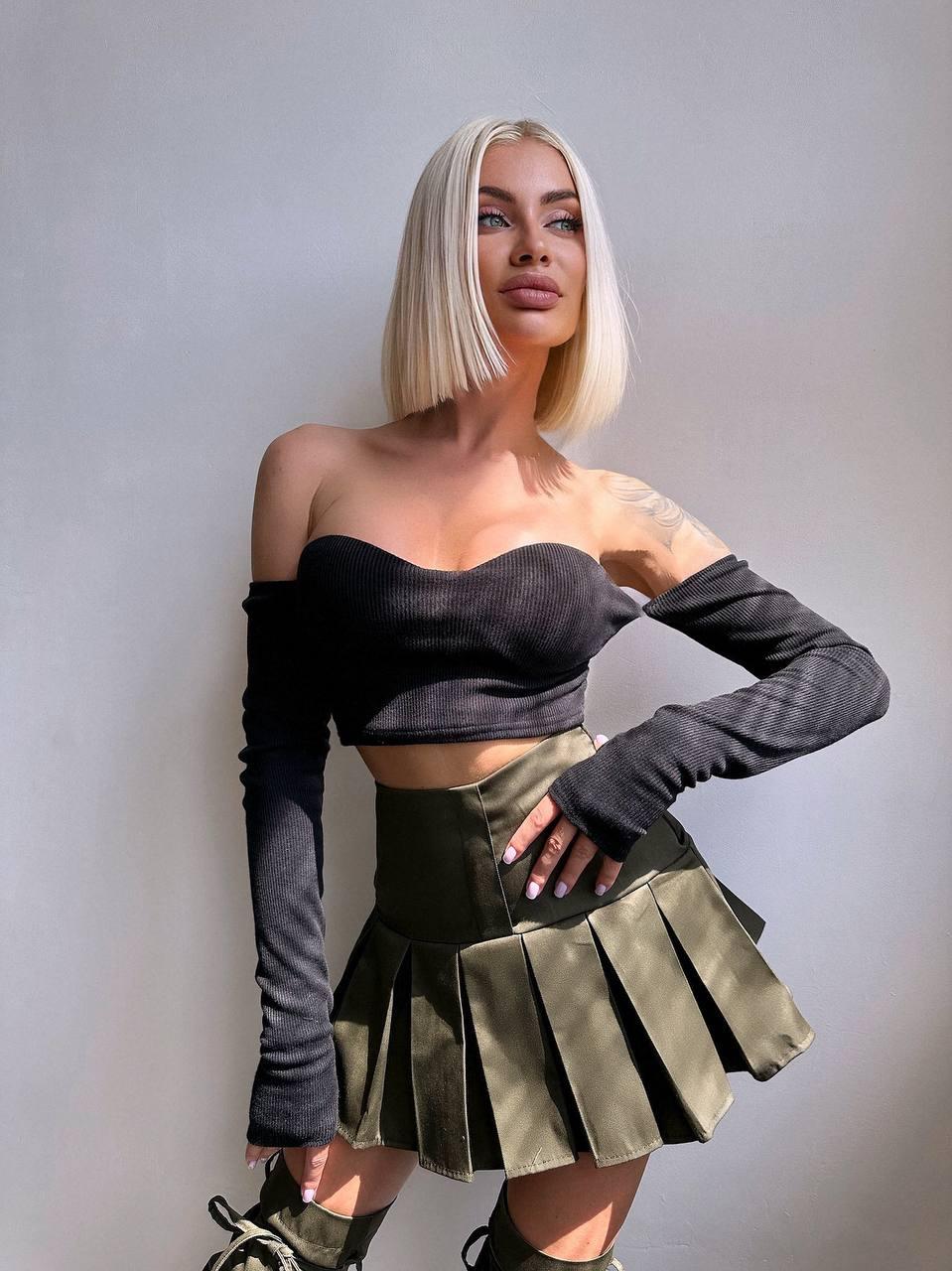 Ормандағы жалаңаш әйелдер Әдемі қисық порно бар сексуалды қыздар