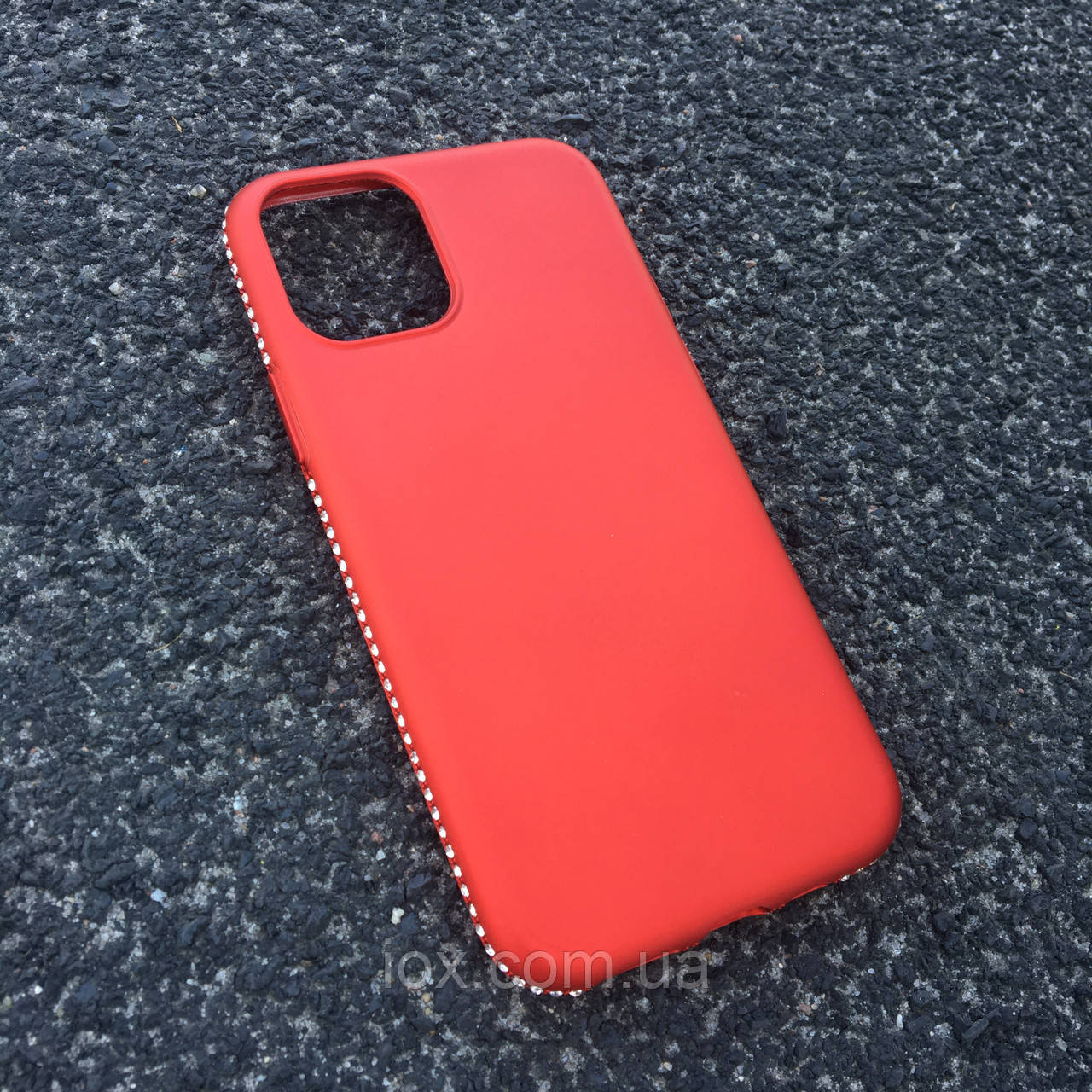 Червоний м'який чохол з камінням Сваровські для iPhone 11