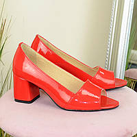 Туфли лаковые с открытым носком, на невысоком устойчивом каблуке, цвет красный