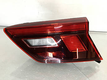 Ліхтар внутрішній Led (в кришку) правий VW Tiguan 2018- 5NN945093 комплектація comfort