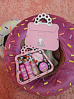 Подарочный розовый бокс сумочка Барби с конфетками и косметикой для женщин.