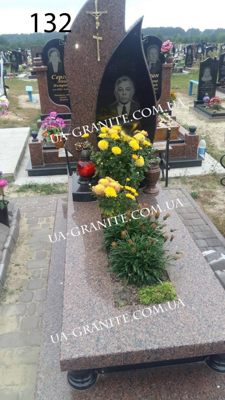 Сучасний пам’ятник закритий із червоного граніту 1000*2000