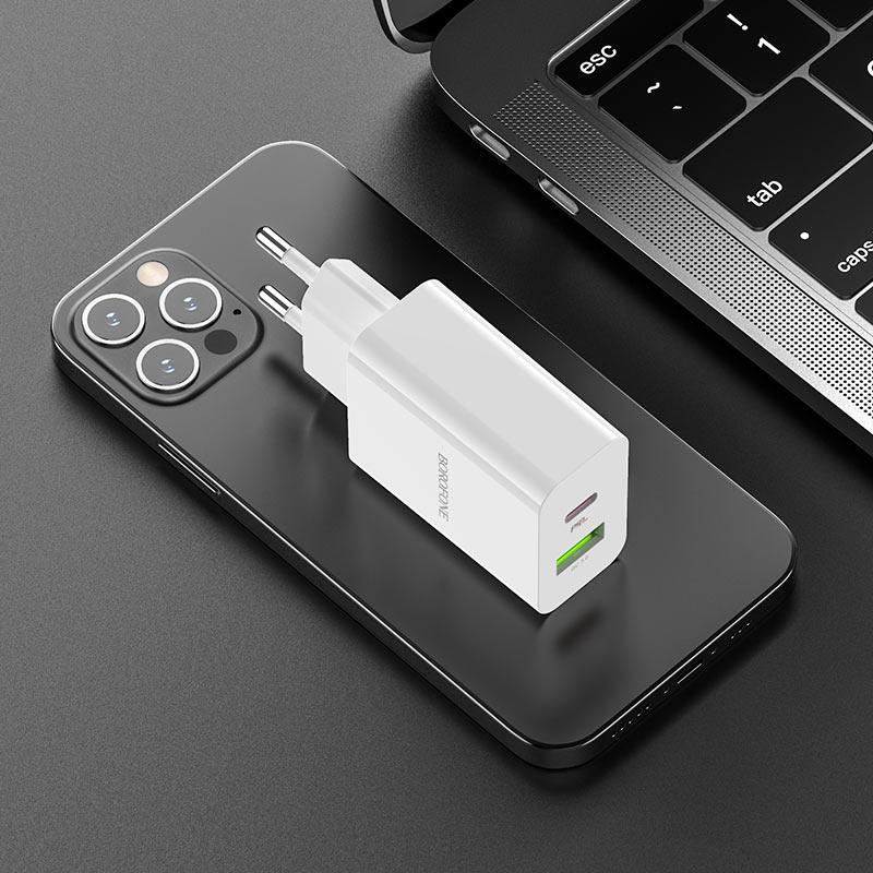 Швидка зарядка для iPhone 14 20W з виходом USB-C і кабелем USB-C на Lightning у комплекті