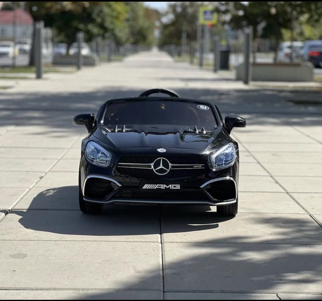 Дитячий електромобіль Mercedes AMG на акумуляторі