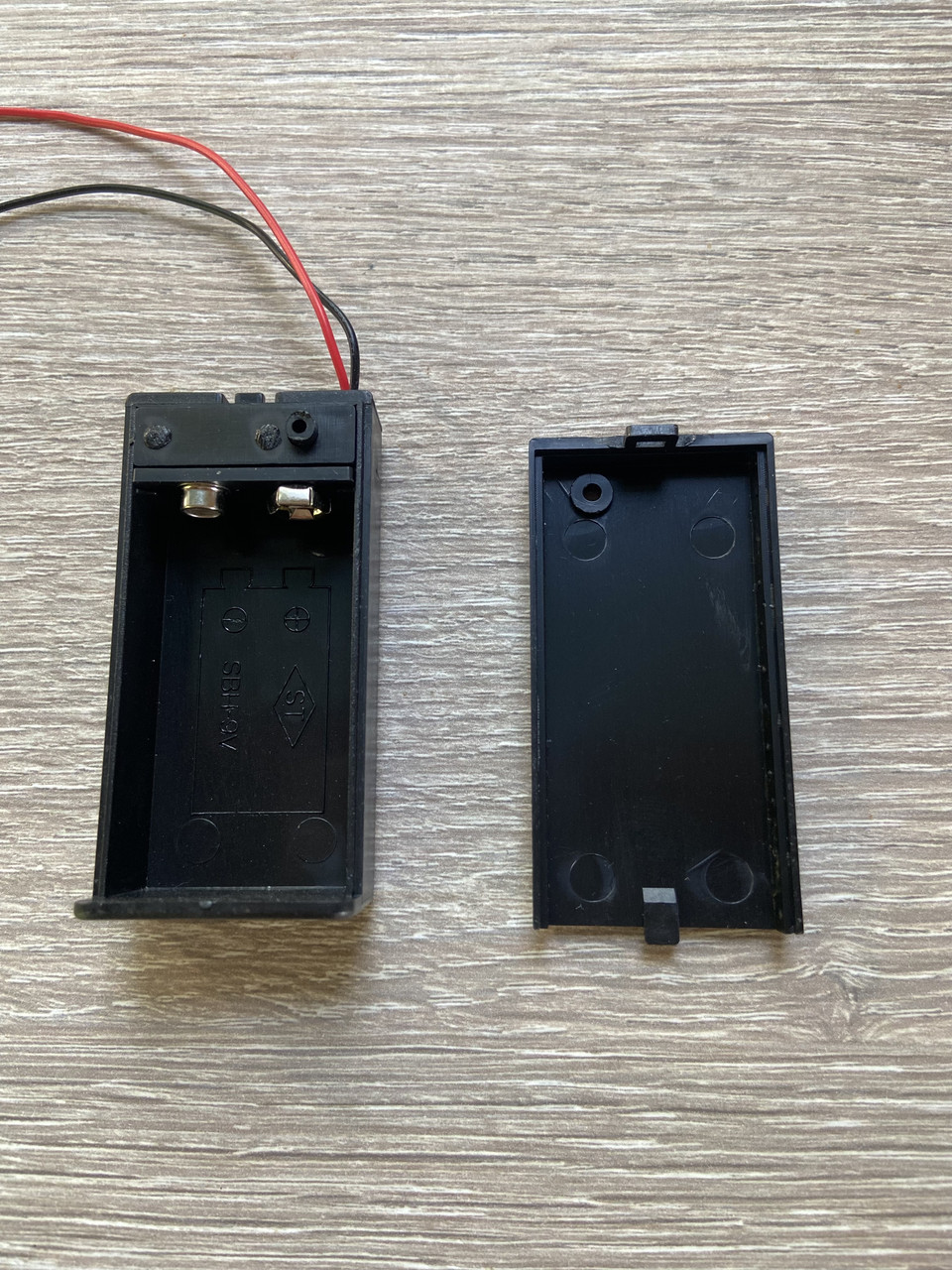 Відсік для батарейок типу «крона» SBH-9v з вимикачем on-off