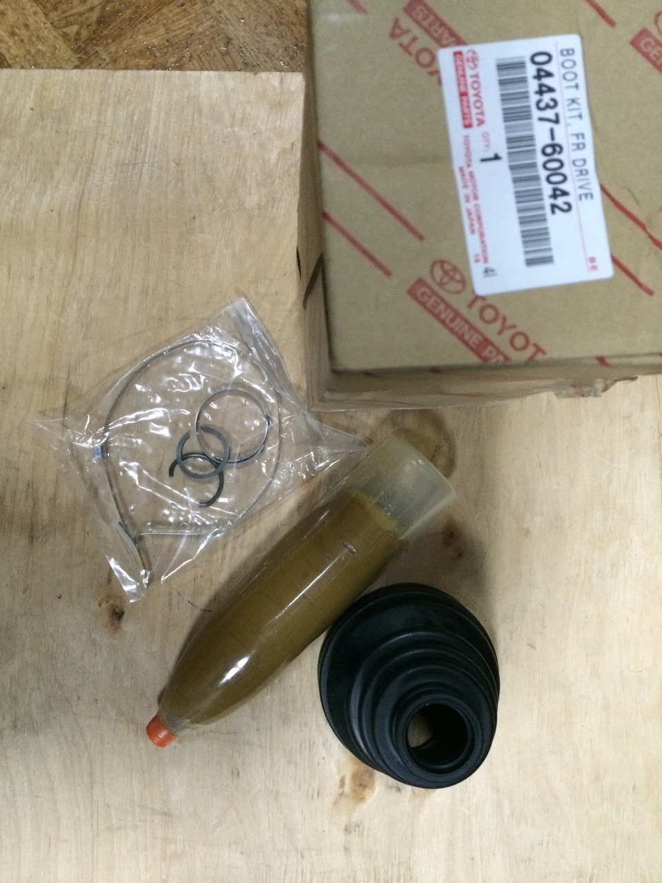 Пильовик внутрішнього ШРУС-вузла передньої півосі для Toyota Land Cruiser 120 / Lexus GX470 / FJ Cruiser Оригінал 04437-60042