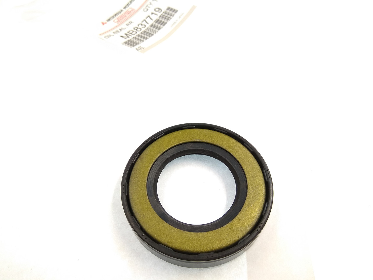 Оригінальний сальник піввісі заднього моста MB837719 Л200, PAJERO Паджеро Спорт, PAJERO Паджеро Вагон