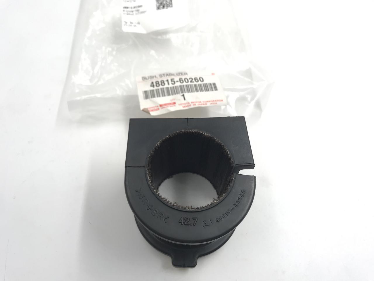 Оригінальна втулка переднего стабилизатора 48815-60260 Ланд Крузер Лексус LX570