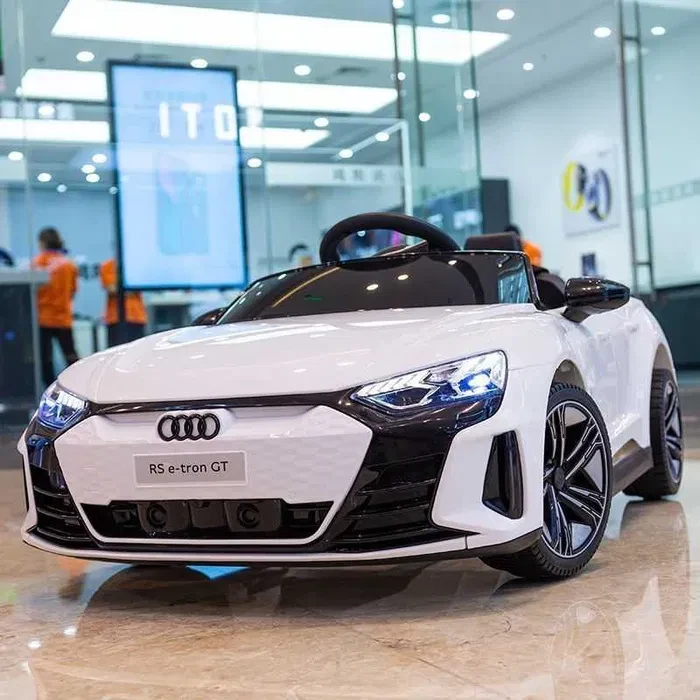 Дитячий електромобіль Audi e-tron GT білий, фото 1