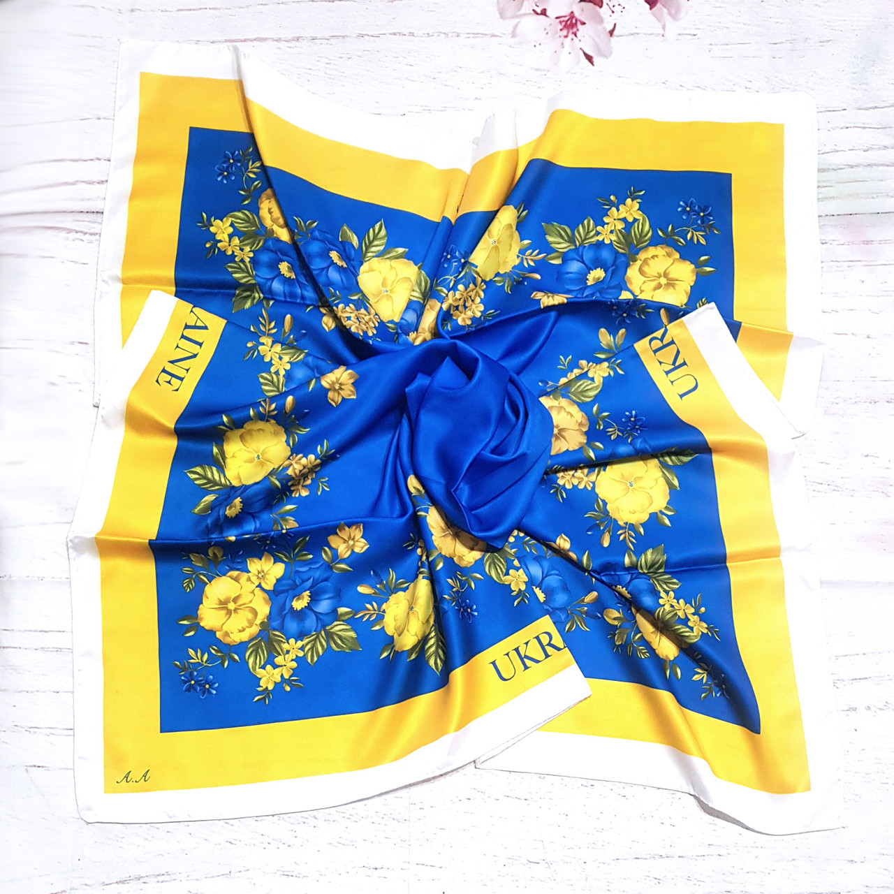 Хустка шийна шовкова патріотична Україна синій жовта окрайка квіти
