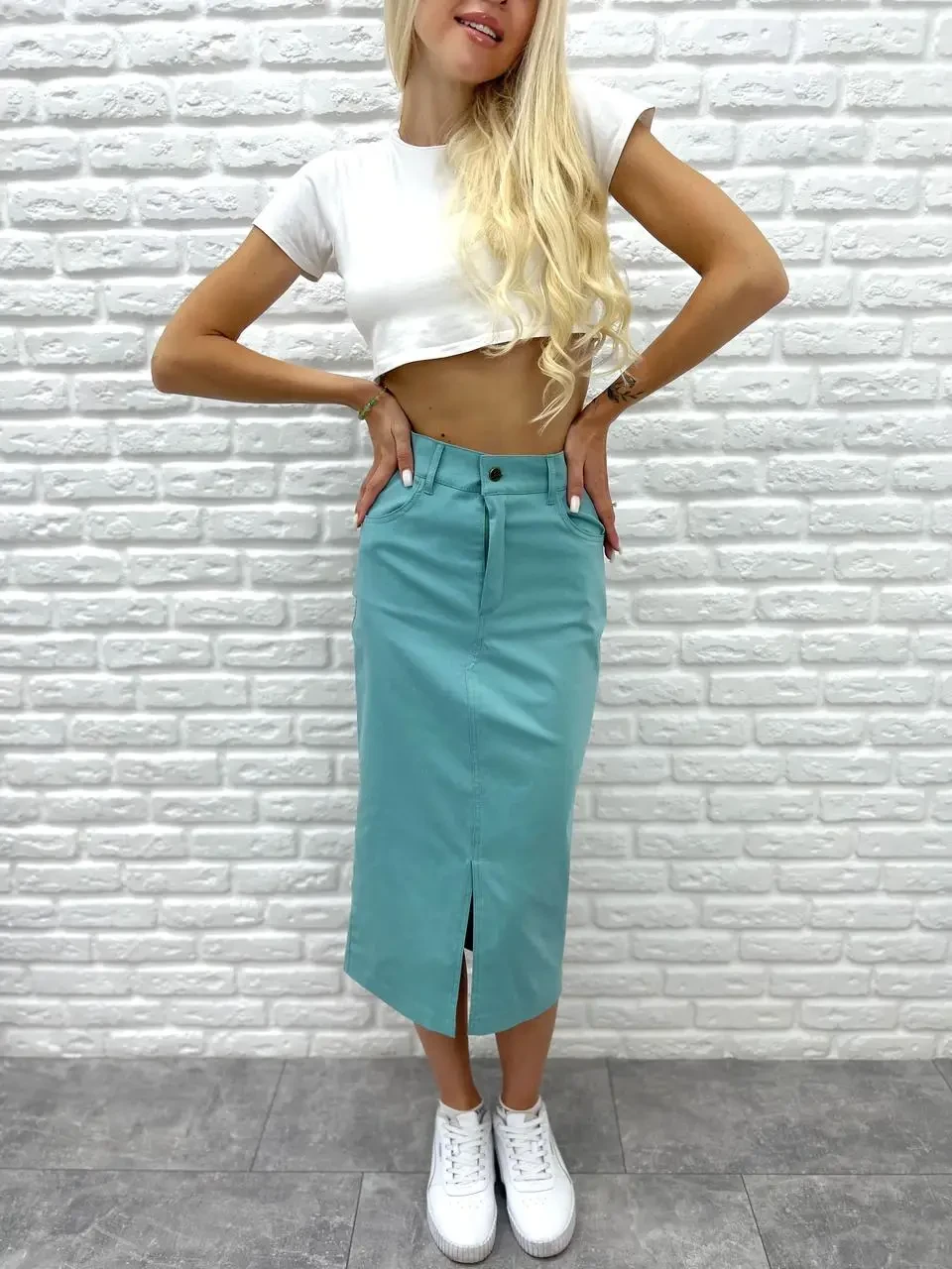 Жіноча спідниця з високою посадкою та розрізом