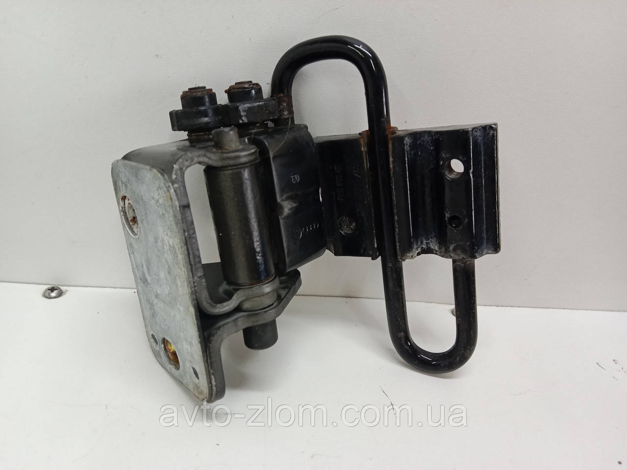 Петля двери Audi A4 B6, B7, Ауди А4 Б6, Б7. Задняя левая нижняя. 8E0833411., фото 1