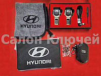 Подарочный набор для Hyundai №4 (заглушки, брелок, микрофибра, силиконовый коврик, ключница, колпачки)