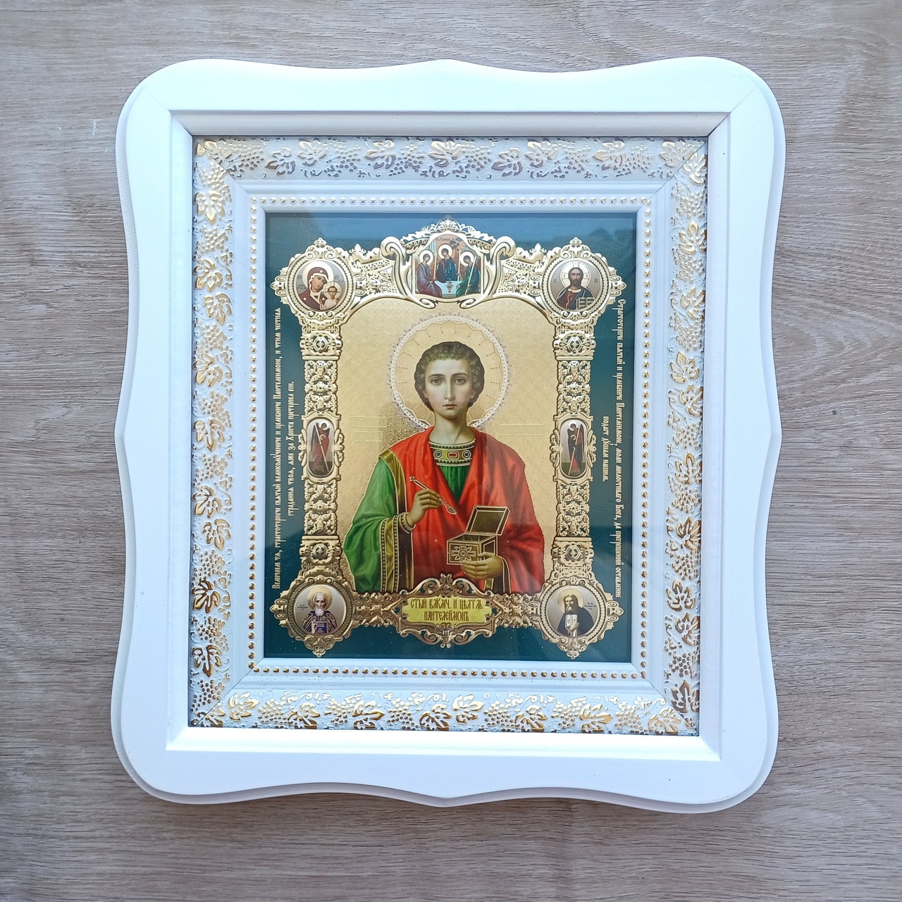 Ікона Пантелеймон святий великомученик і цілитель, лик 15х18 см, у білому фігурному дерев'яному кіоті, тип 3, фото 1
