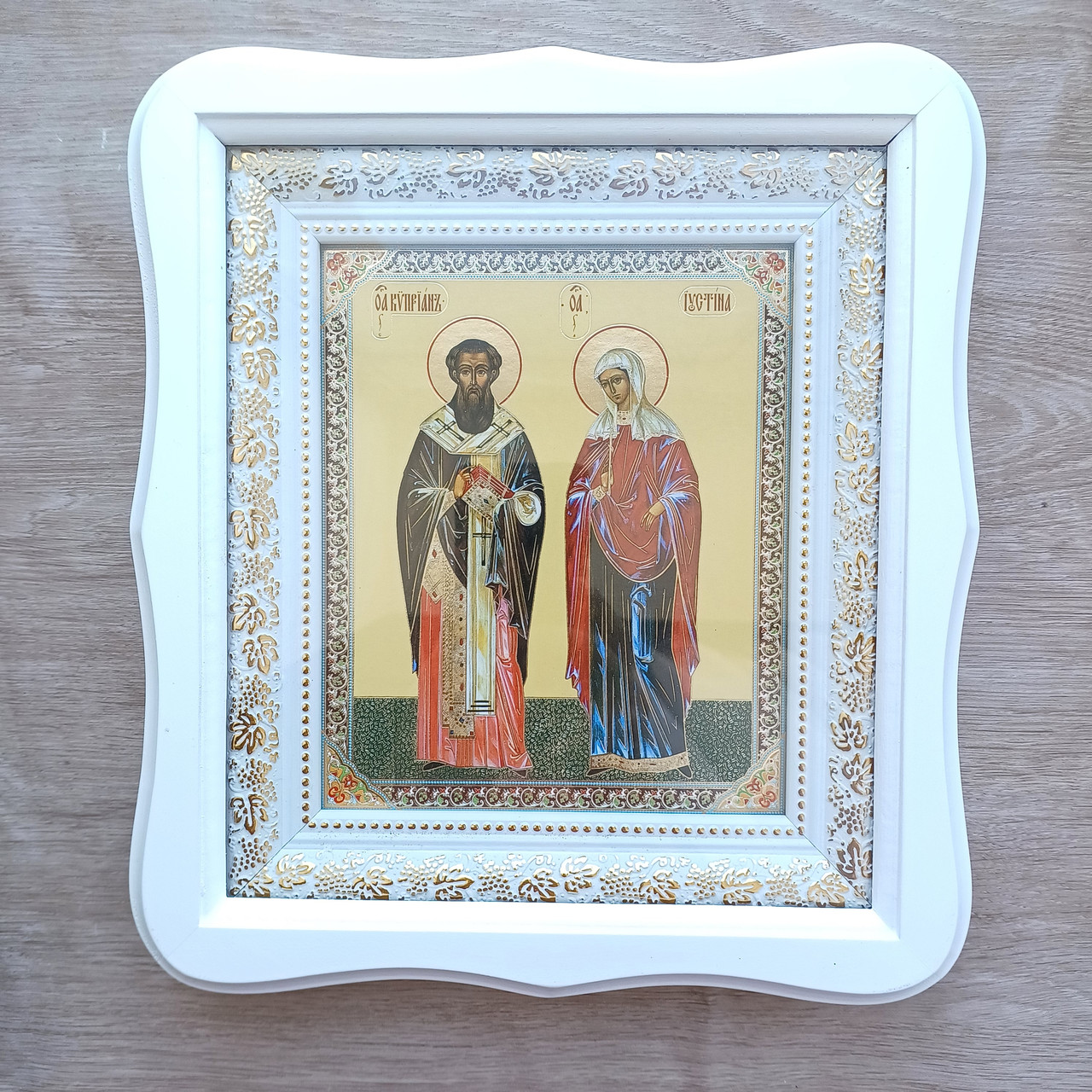 Ікона Кипріан і Іустина святі мученики, лик 15х18 см, у білому фігурному дерев'яному кіоті, тип 3, фото 1